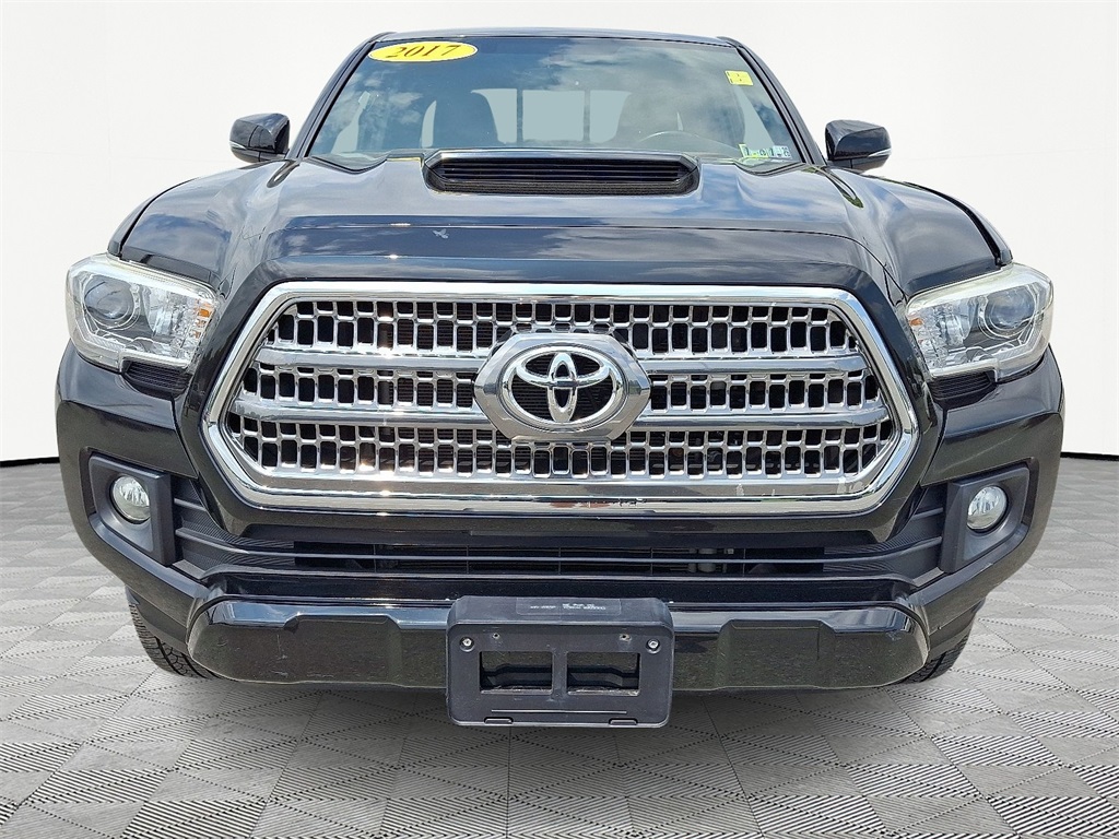2017 Toyota Tacoma TRD Sport - Photo 2