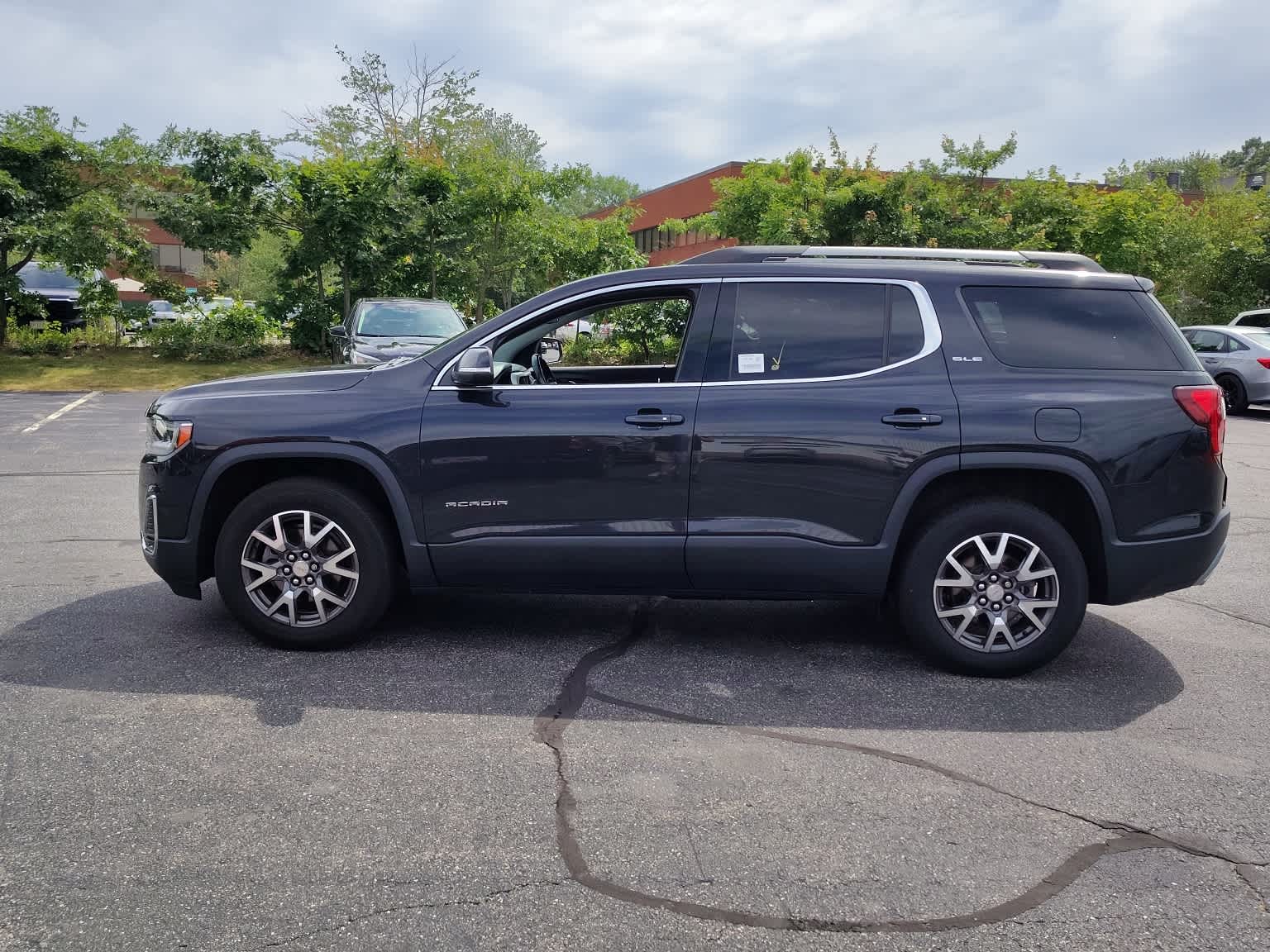 2020 GMC Acadia SLE - Photo 4