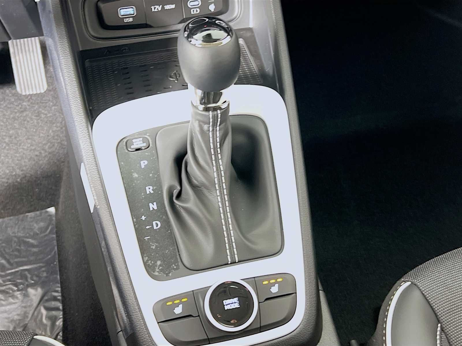 2026 Hyundai Venue SEL - Photo 11