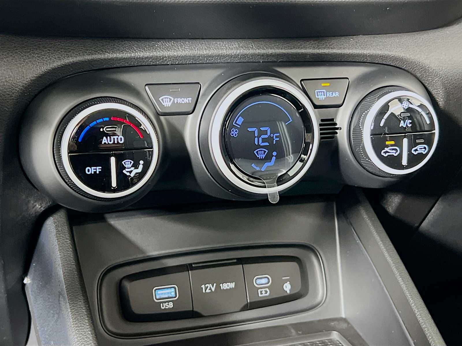 2026 Hyundai Venue SEL - Photo 10