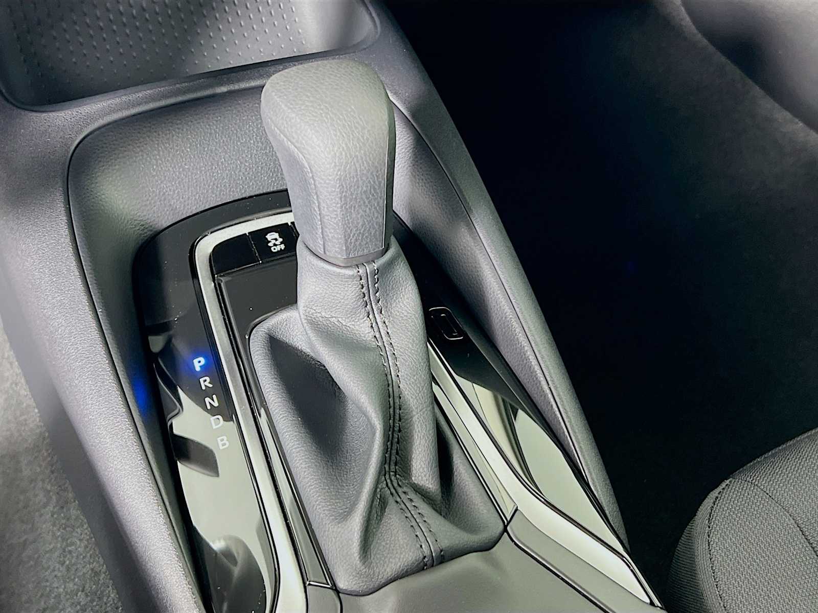 2025 Toyota Corolla LE - Photo 11