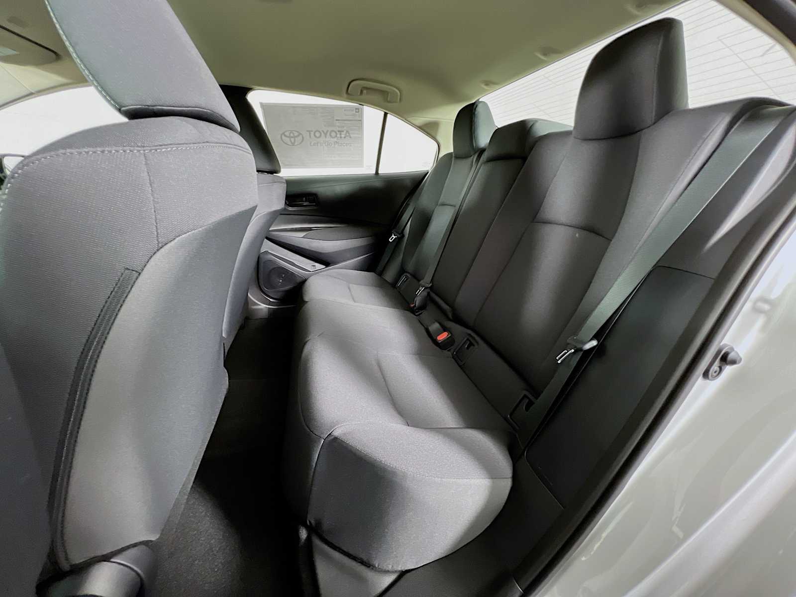 2025 Toyota Corolla LE - Photo 13