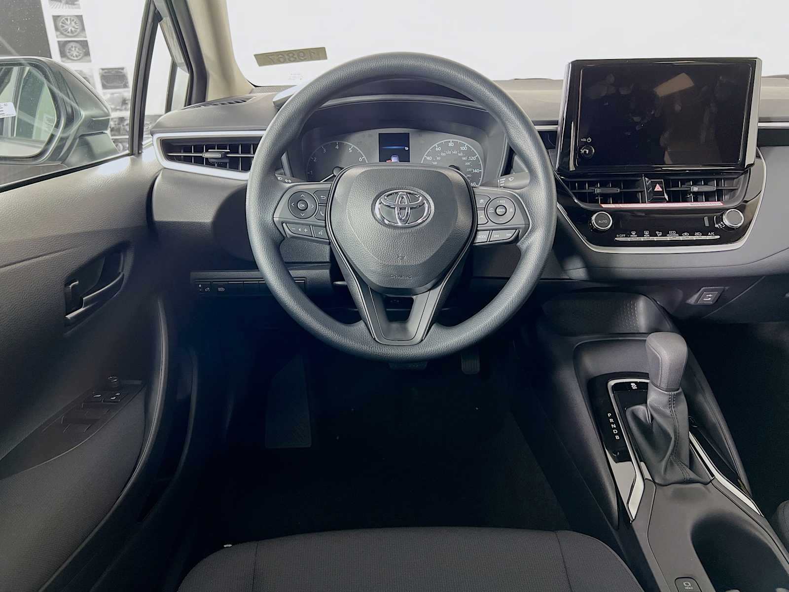 2025 Toyota Corolla LE - Photo 14