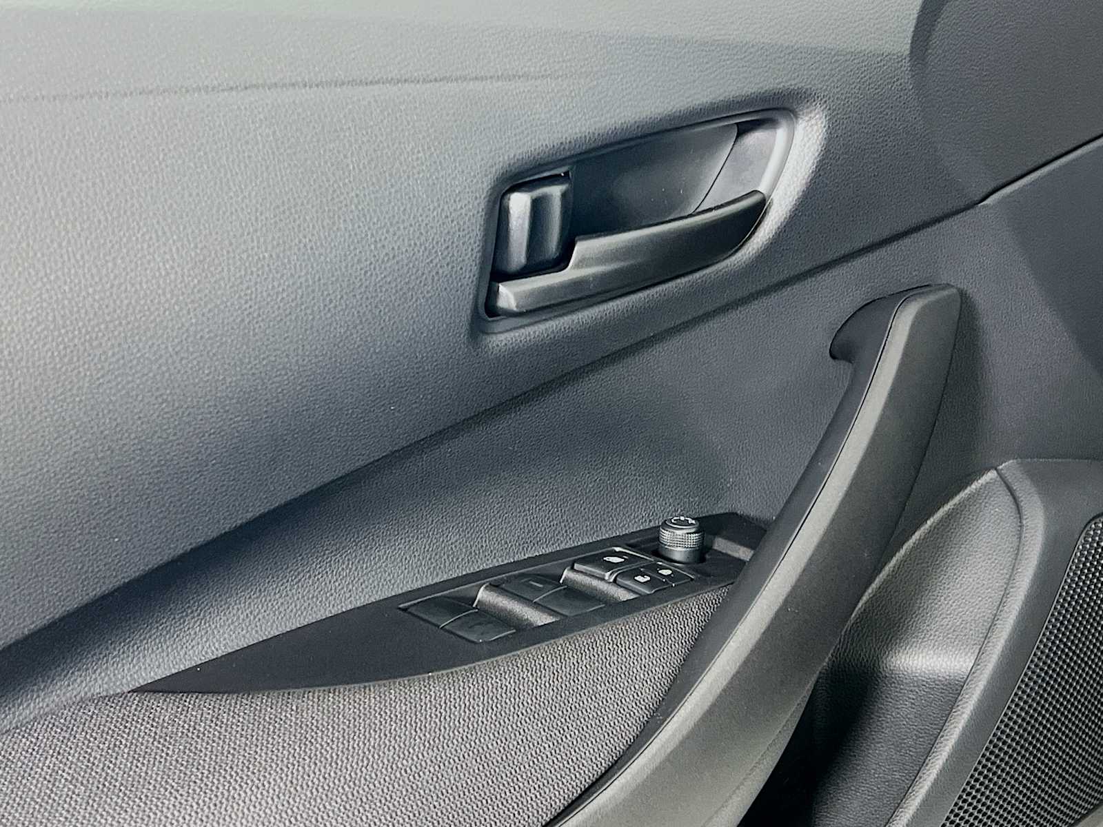 2025 Toyota Corolla LE - Photo 15
