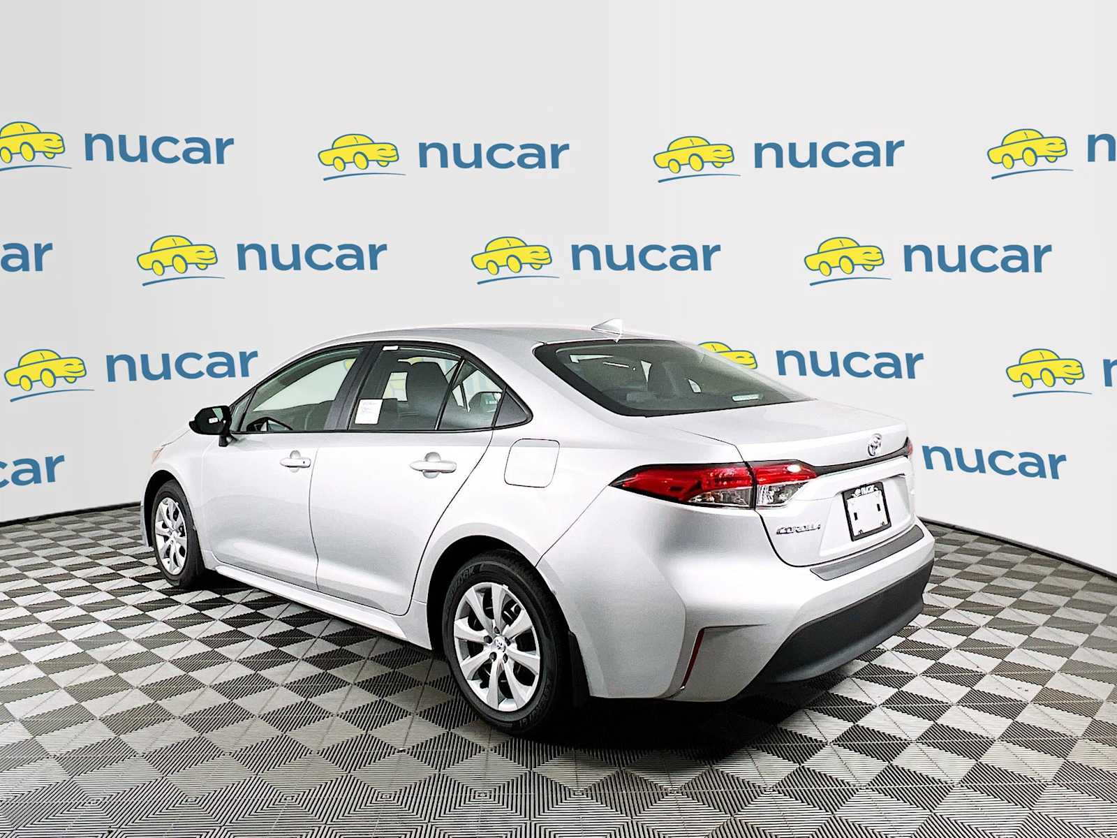2025 Toyota Corolla LE - Photo 4
