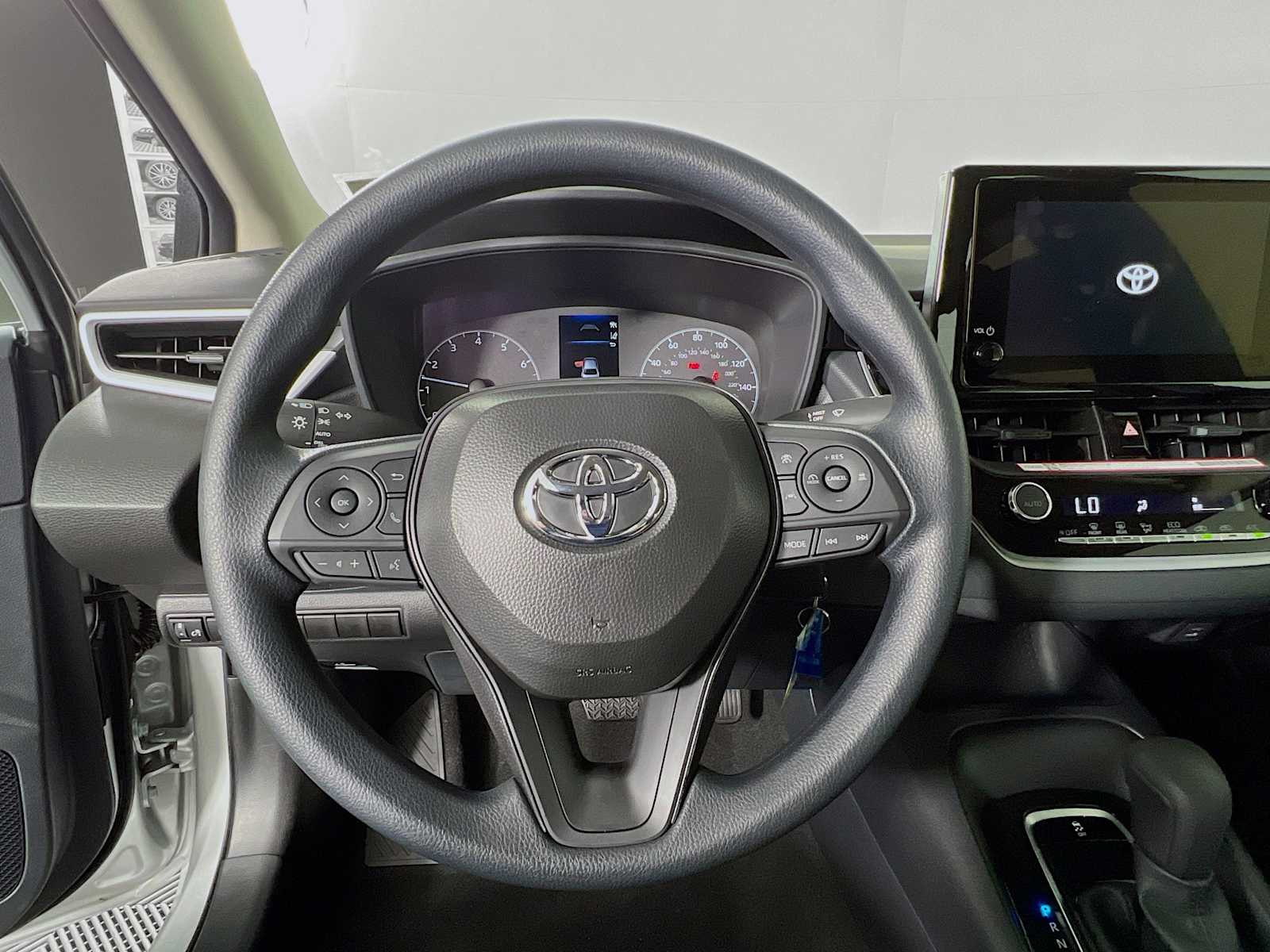 2025 Toyota Corolla LE - Photo 7