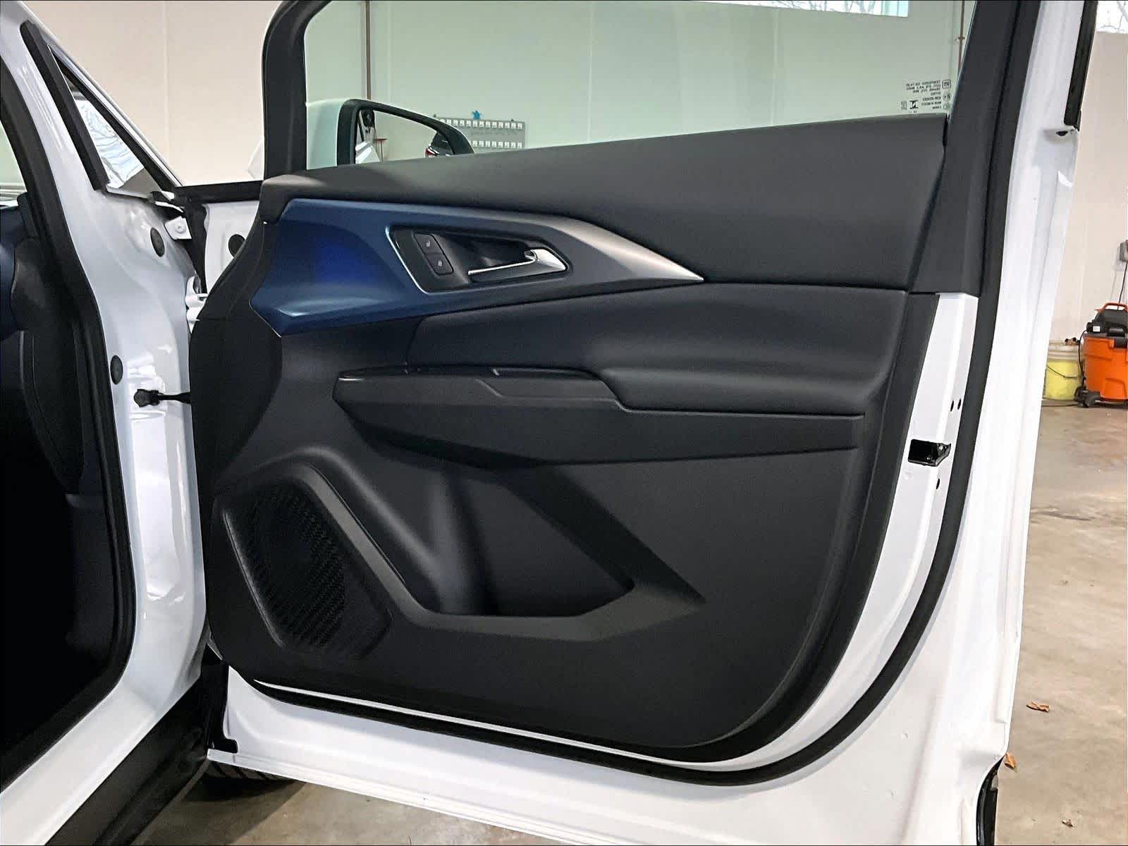 2025 Chevrolet Equinox EV LT - Photo 12