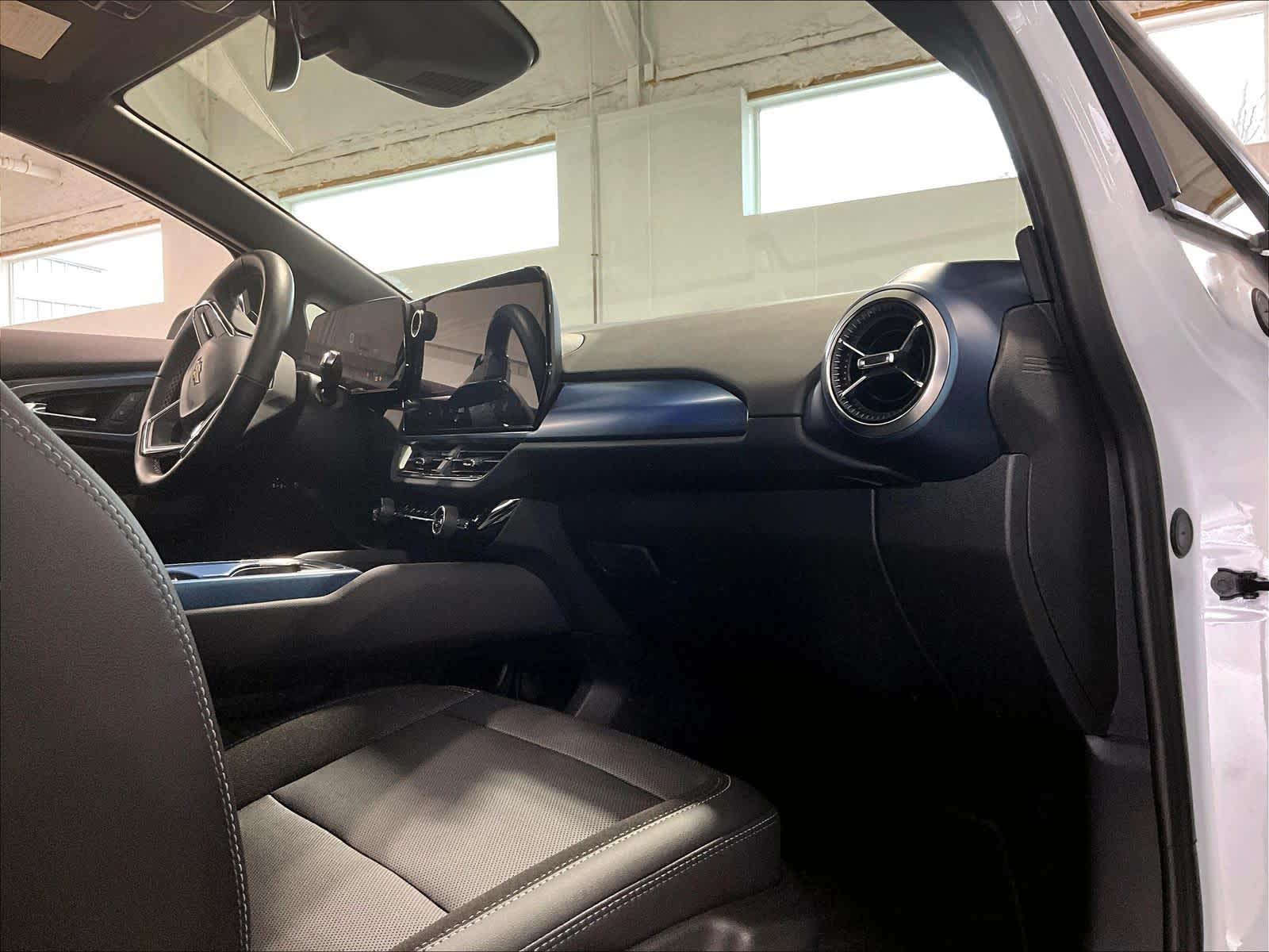 2025 Chevrolet Equinox EV LT - Photo 14