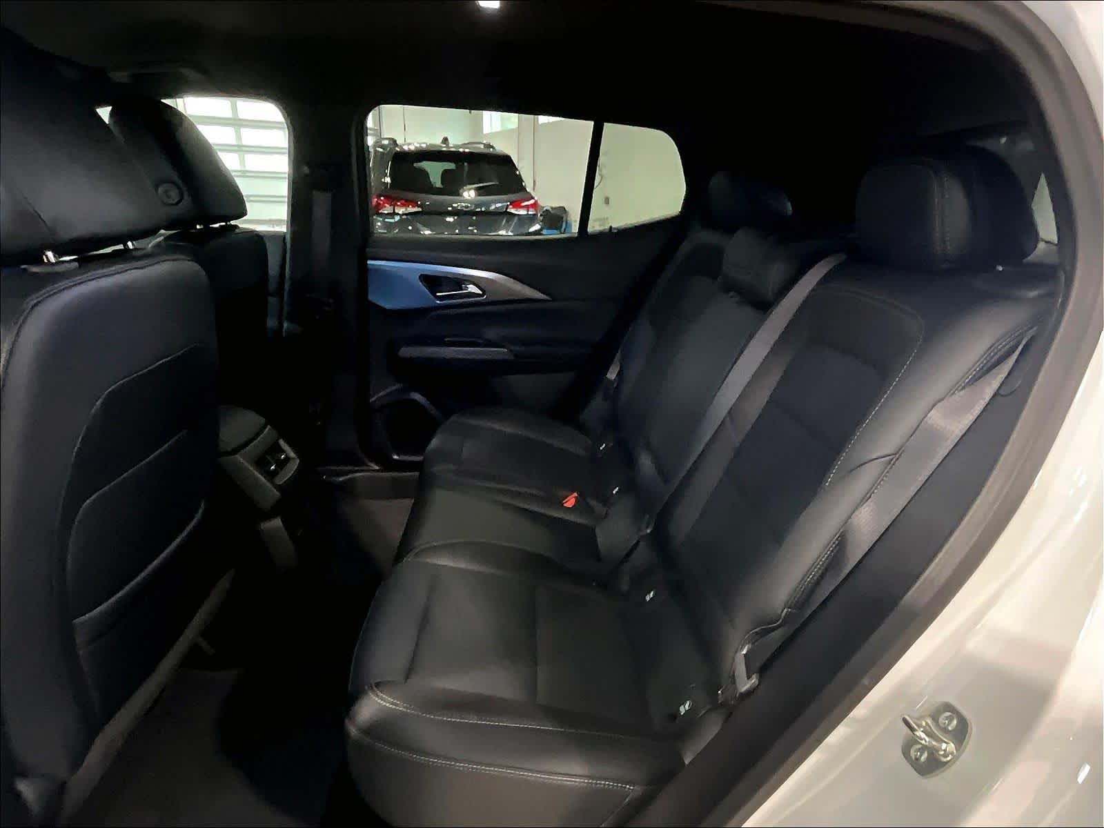 2025 Chevrolet Equinox EV LT - Photo 15