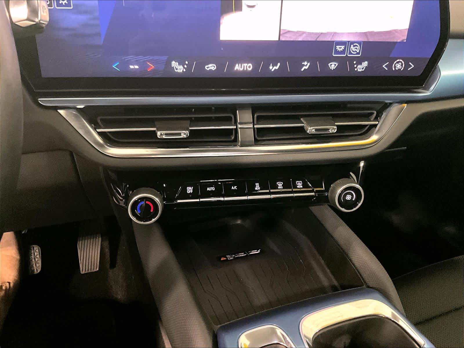 2025 Chevrolet Equinox EV LT - Photo 22