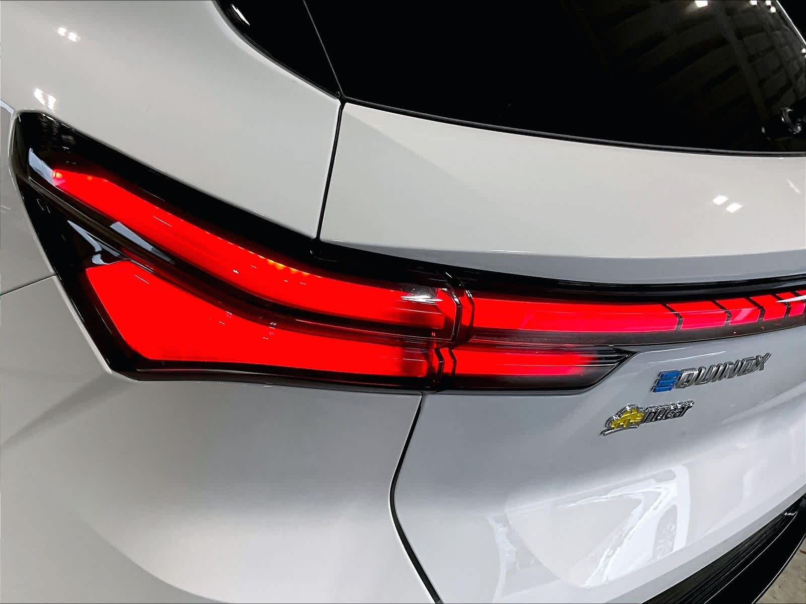 2025 Chevrolet Equinox EV LT - Photo 28