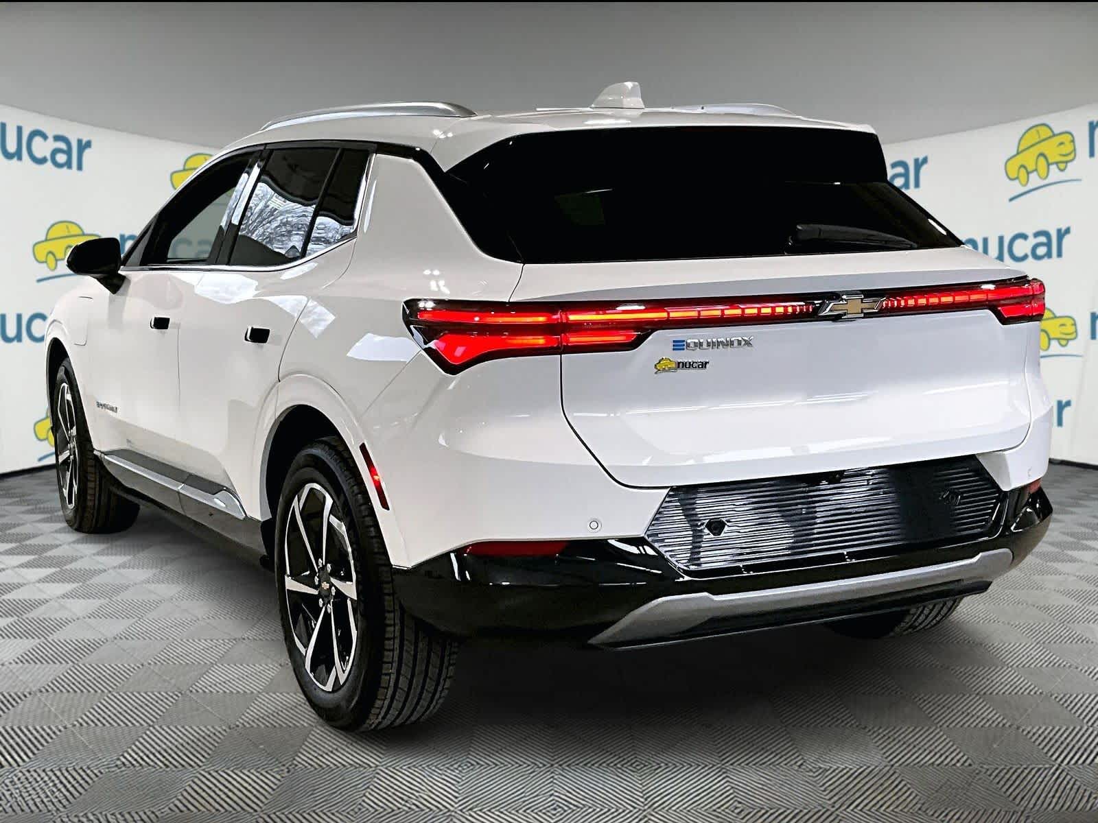 2025 Chevrolet Equinox EV LT - Photo 4