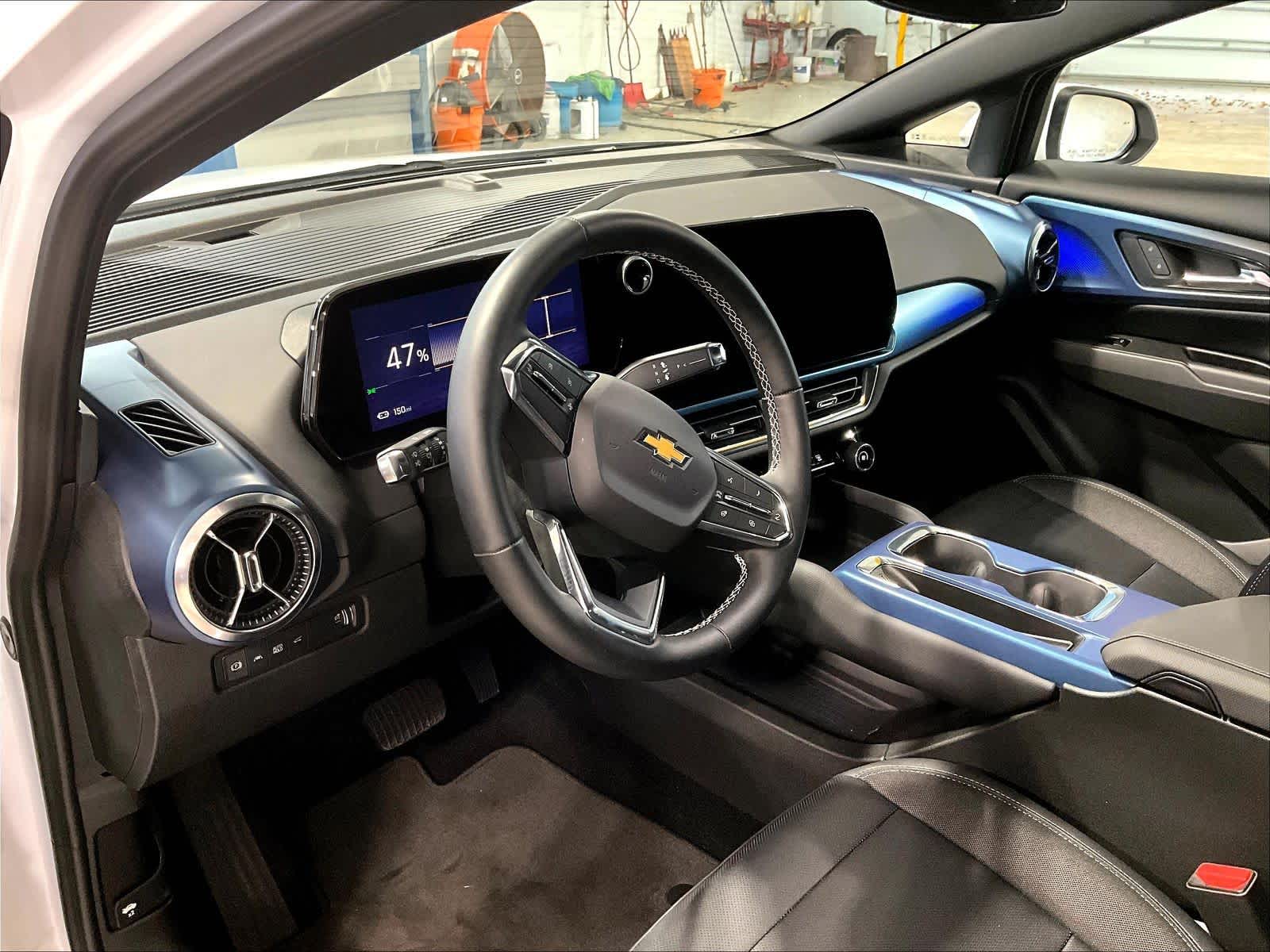 2025 Chevrolet Equinox EV LT - Photo 8