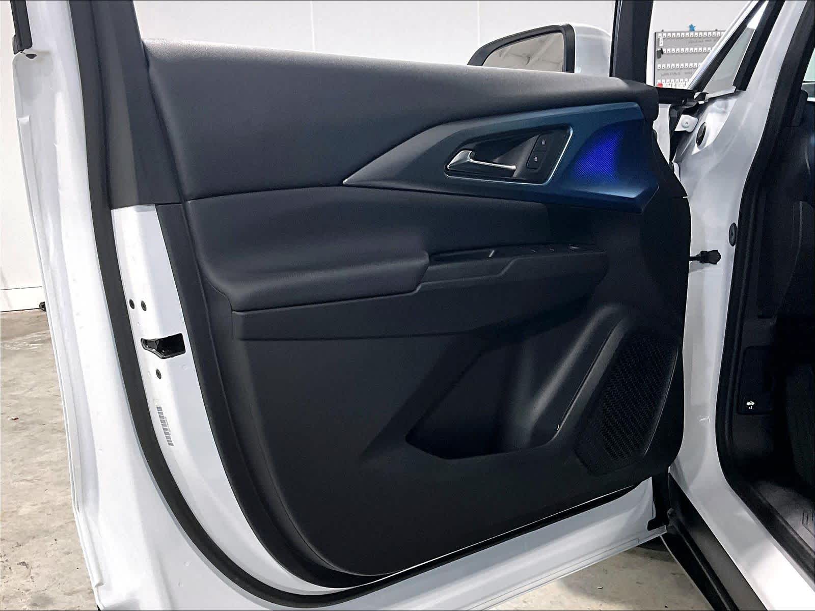 2025 Chevrolet Equinox EV LT - Photo 9