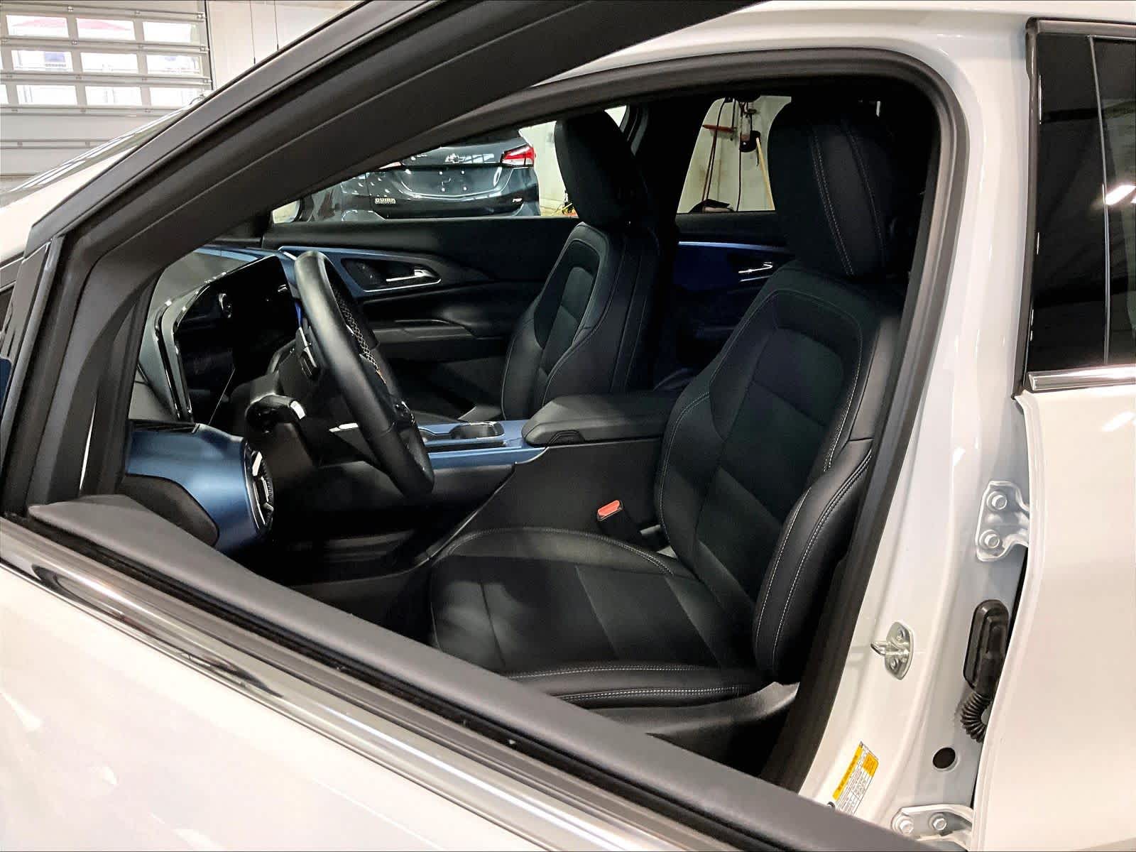 2025 Chevrolet Equinox EV LT - Photo 10