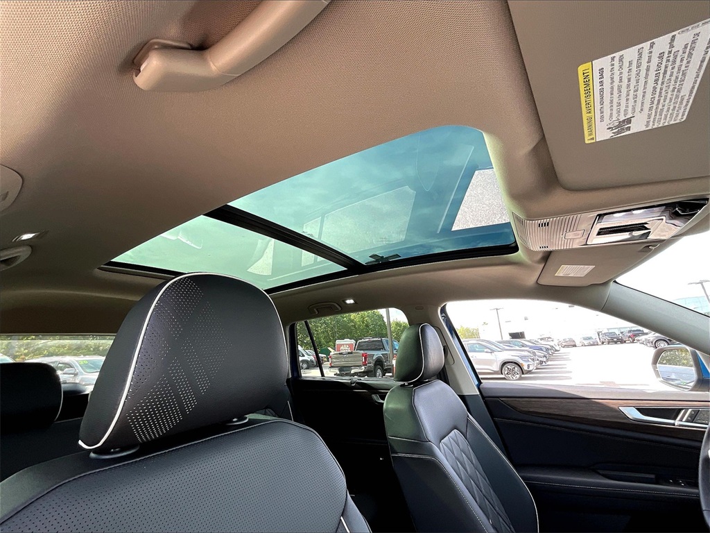 2025 Volkswagen Atlas 2.0T SEL Premium R-Line - Photo 17