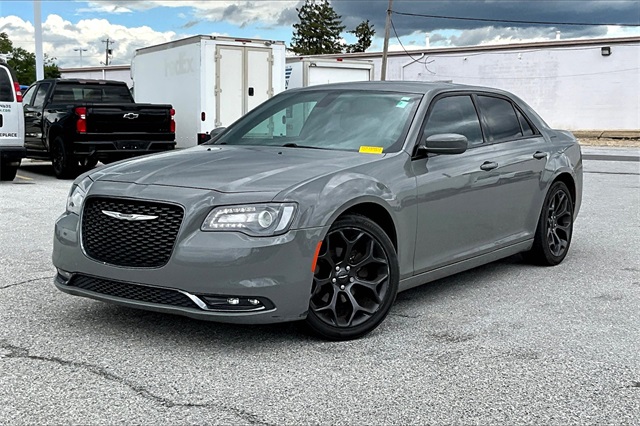 2019 Chrysler 300 S - Photo 2