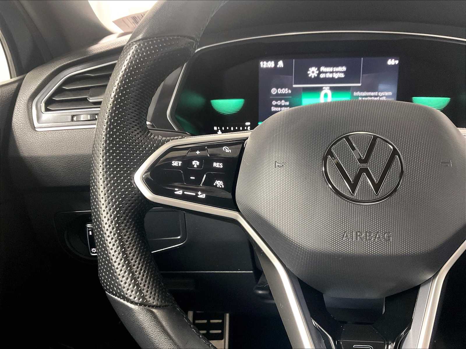 2022 Volkswagen Tiguan SE R-Line Black - Photo 22