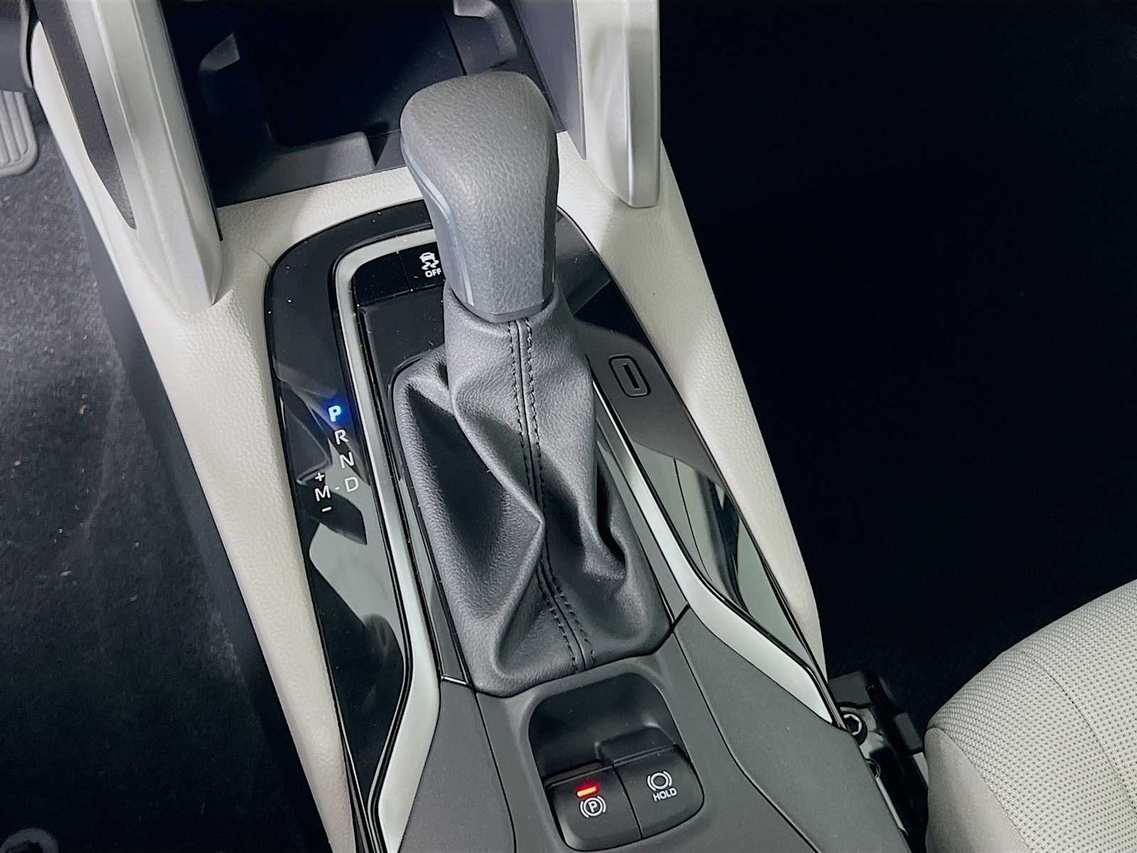 2025 Toyota Corolla Cross LE - Photo 11
