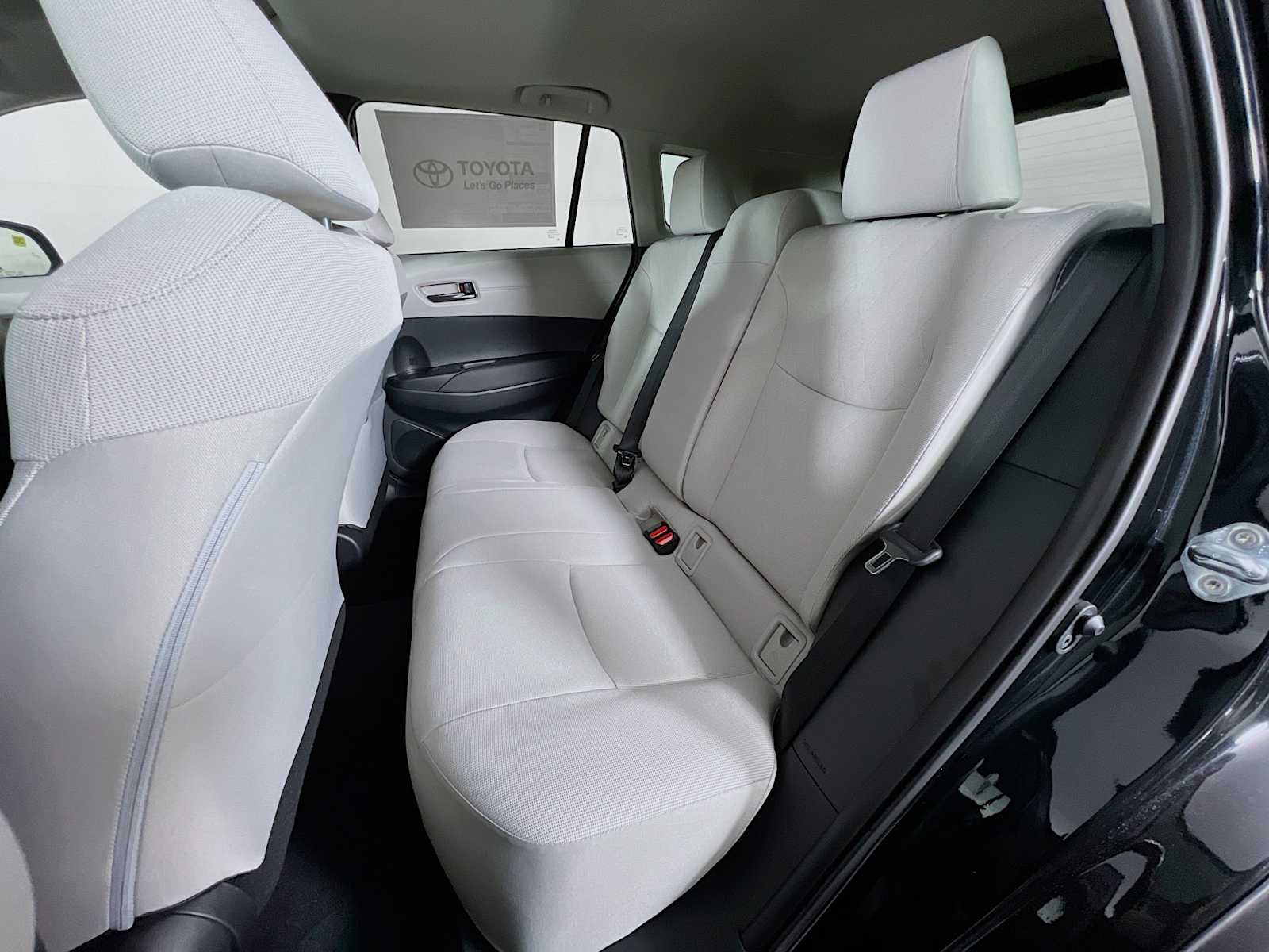 2025 Toyota Corolla Cross LE - Photo 13