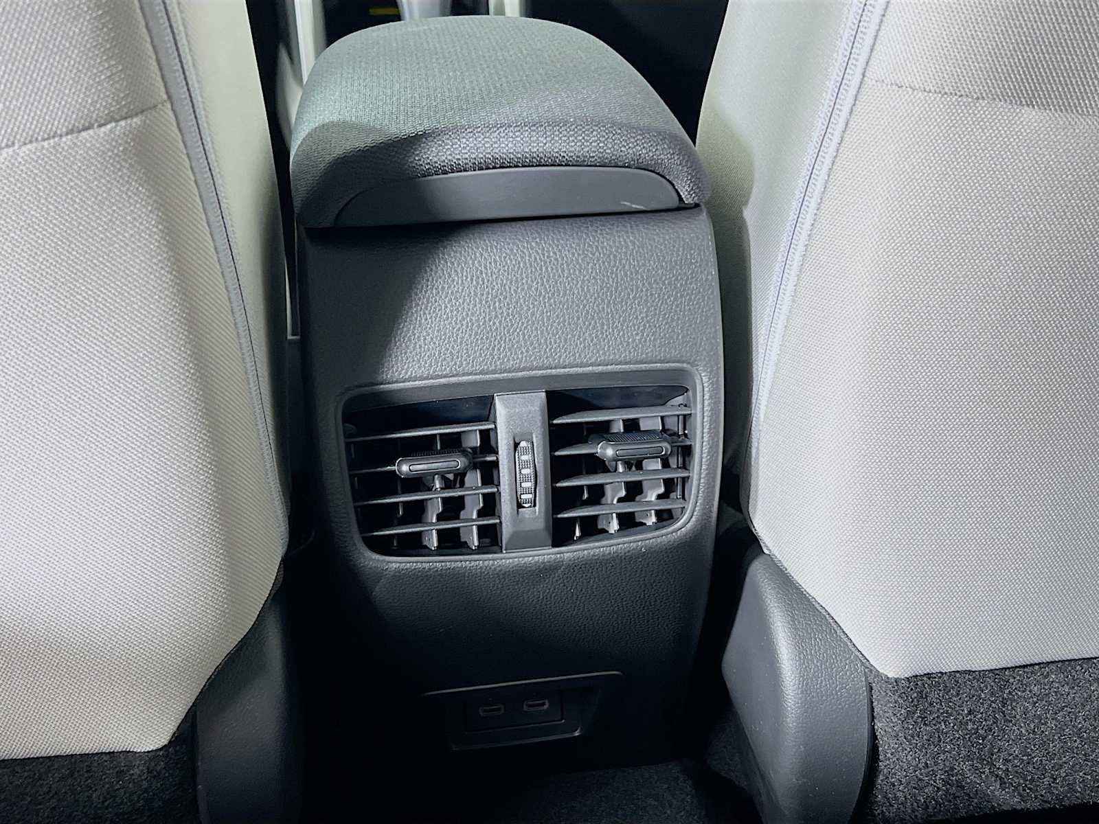 2025 Toyota Corolla Cross LE - Photo 14