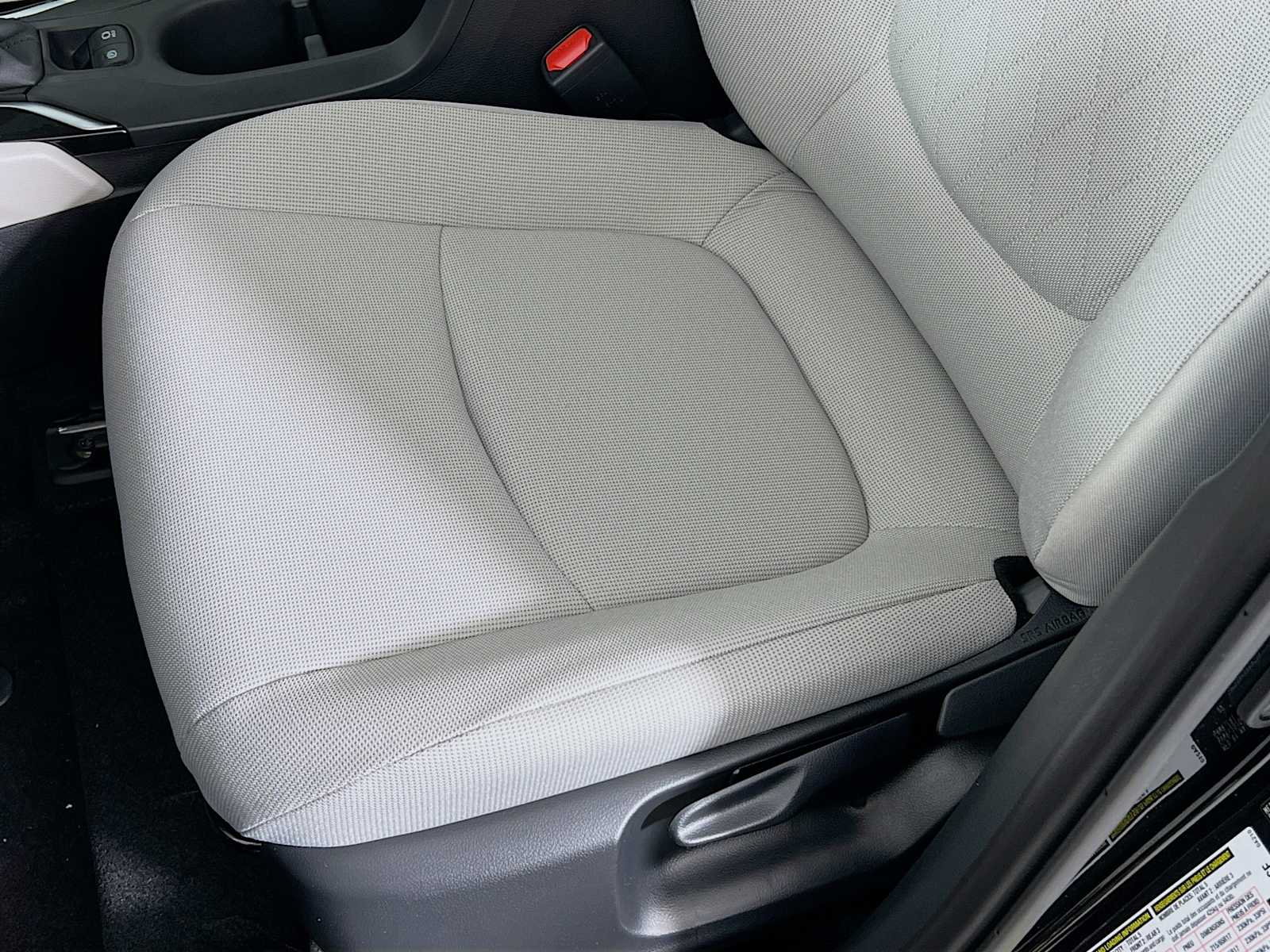 2025 Toyota Corolla Cross LE - Photo 17