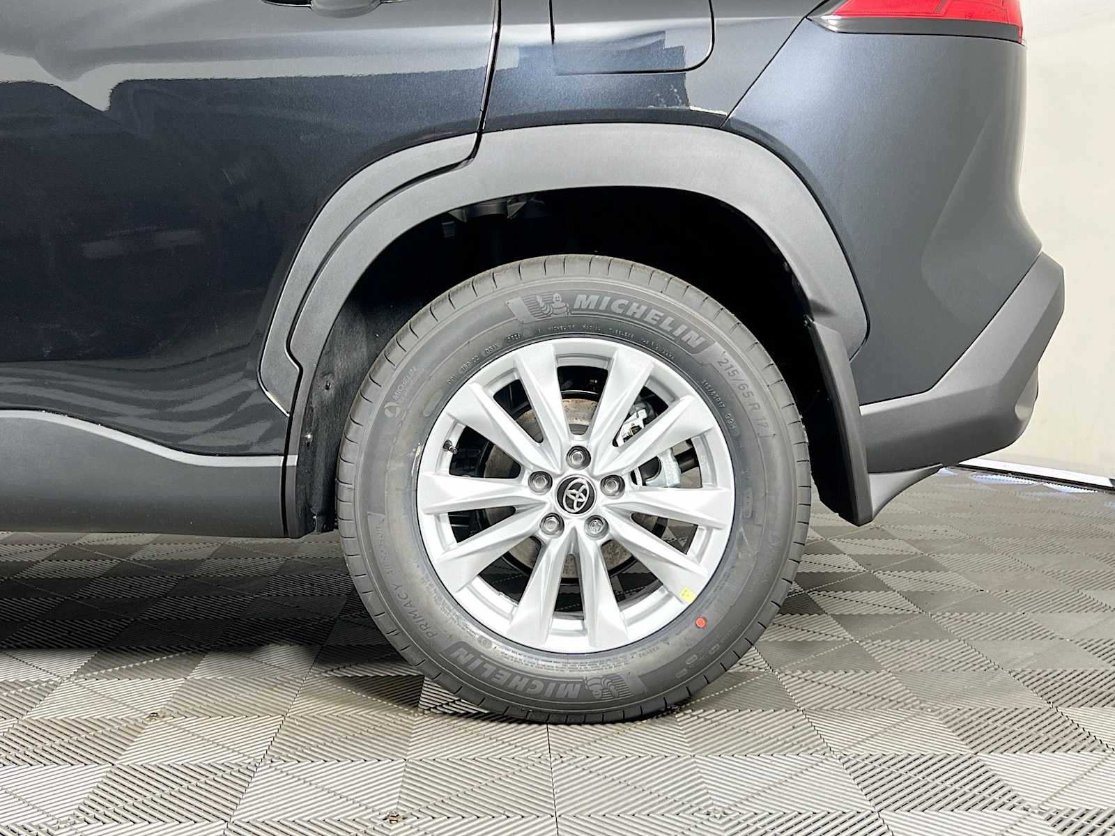 2025 Toyota Corolla Cross LE - Photo 19
