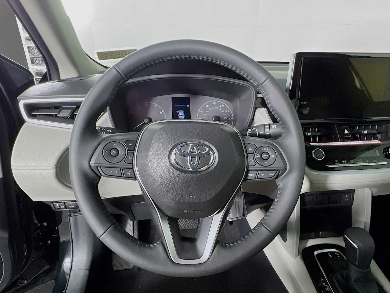 2025 Toyota Corolla Cross LE - Photo 7