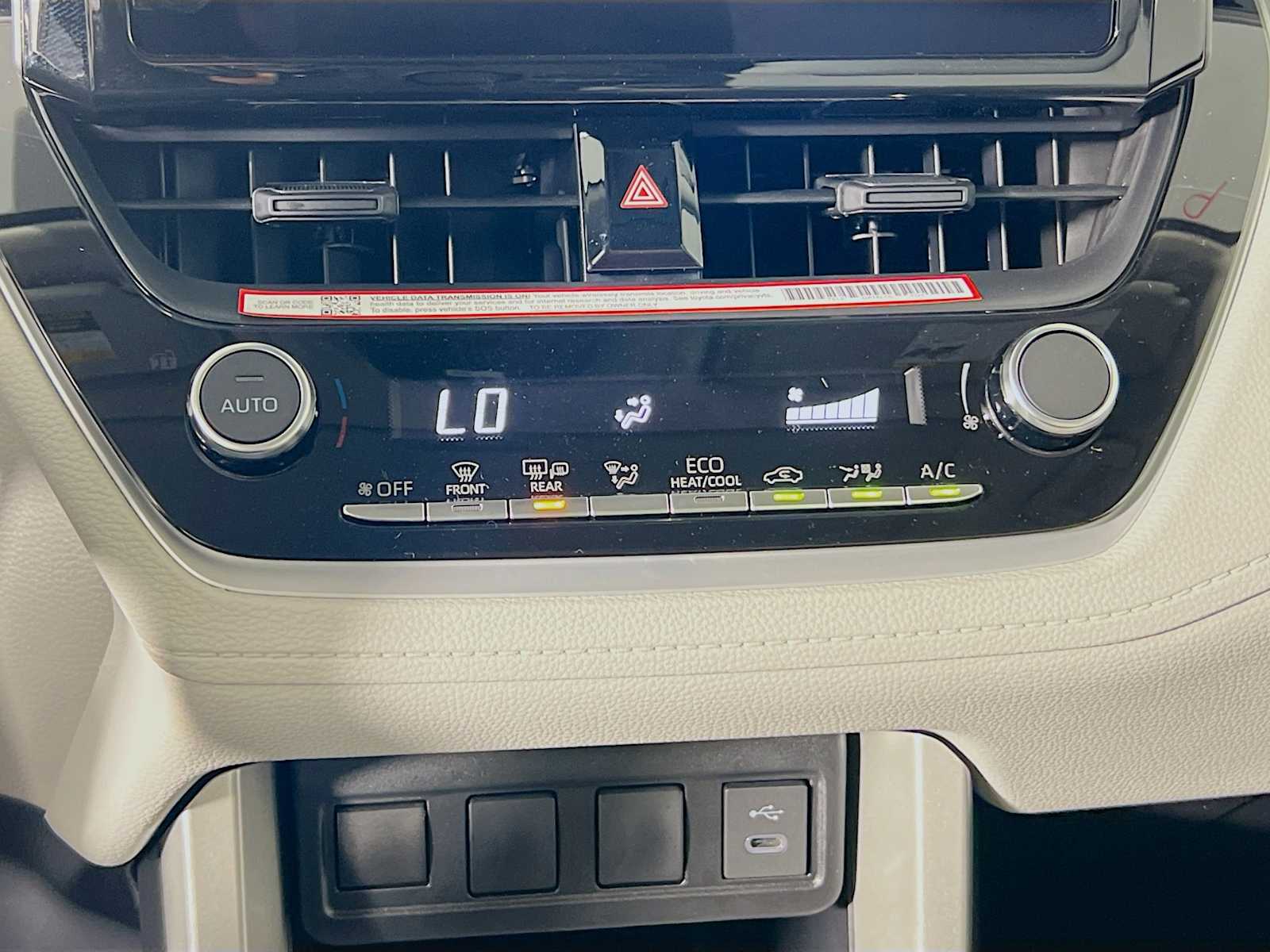 2025 Toyota Corolla Cross LE - Photo 10