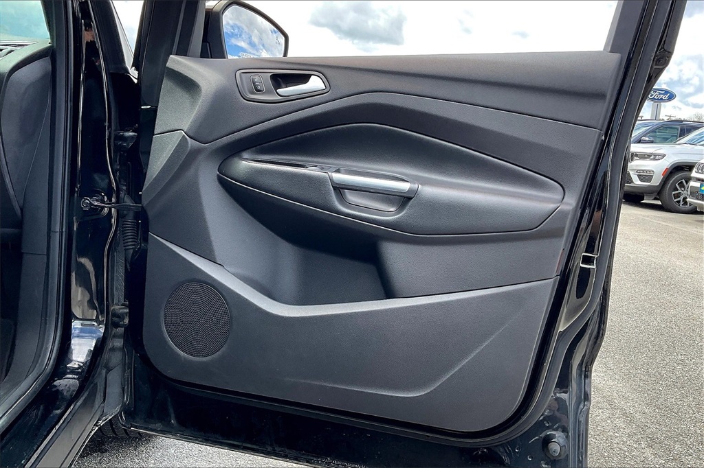 2017 Ford Escape SE - Photo 11