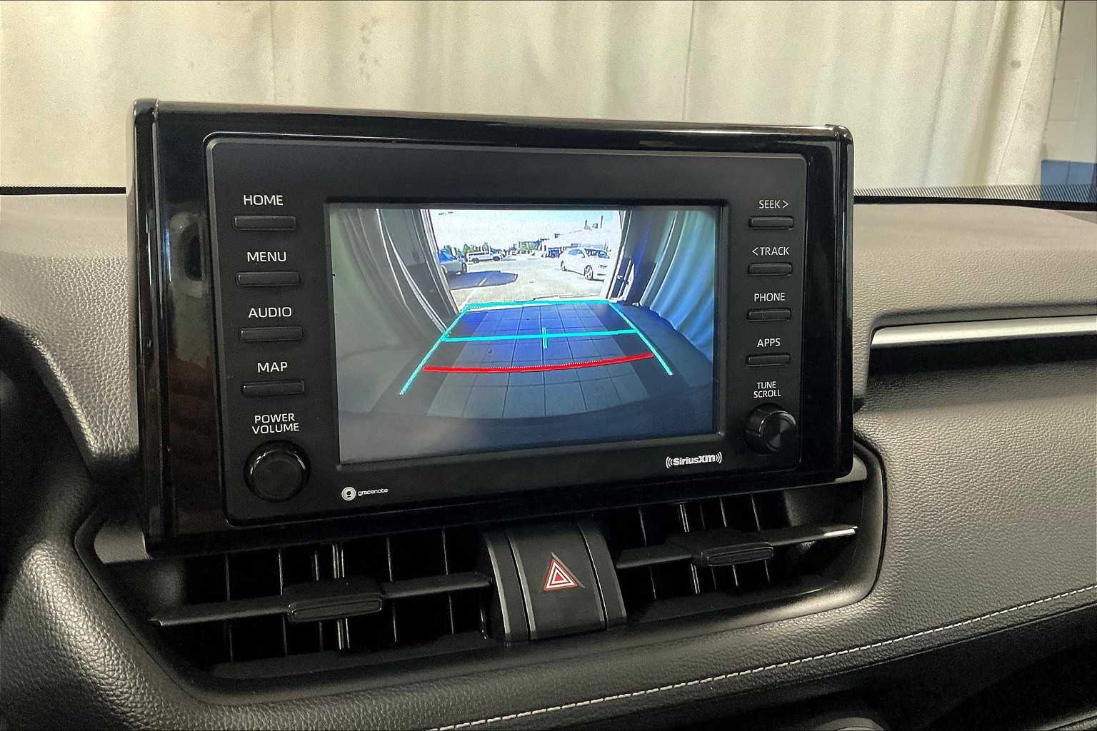 2020 Toyota RAV4 LE - Photo 19