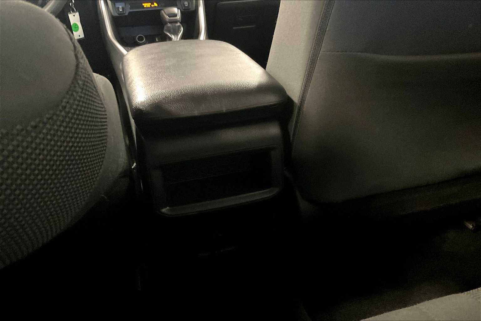 2020 Toyota RAV4 LE - Photo 27