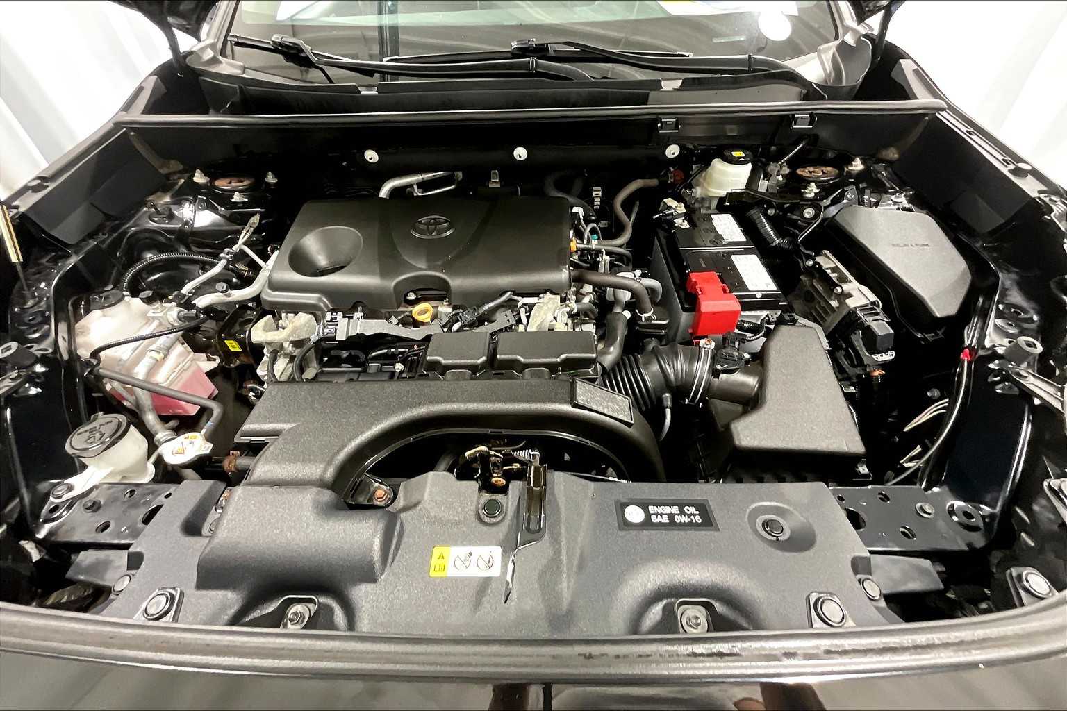 2020 Toyota RAV4 LE - Photo 29