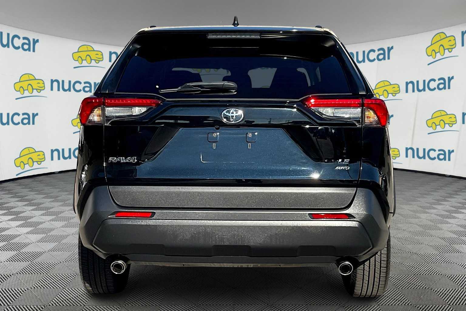 2020 Toyota RAV4 LE - Photo 5