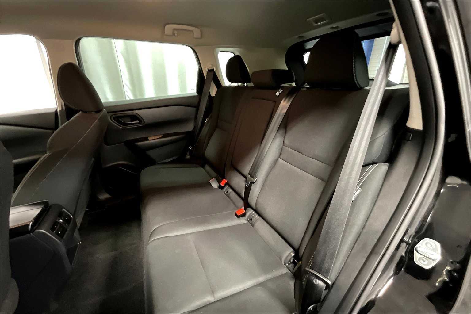 2024 Nissan Rogue S - Photo 15