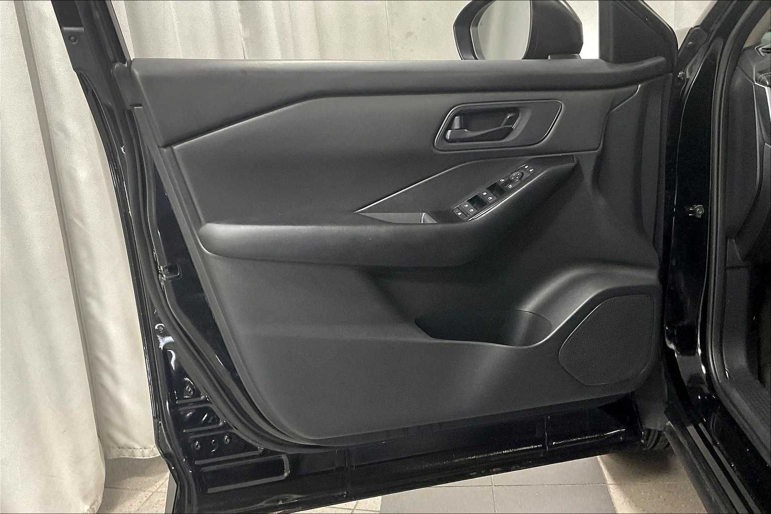 2024 Nissan Rogue S - Photo 9
