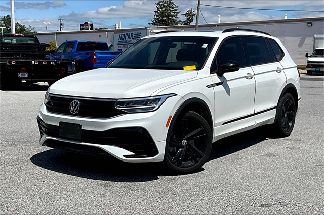 2023 Volkswagen Tiguan 2.0T SE R-Line Black - Photo 2