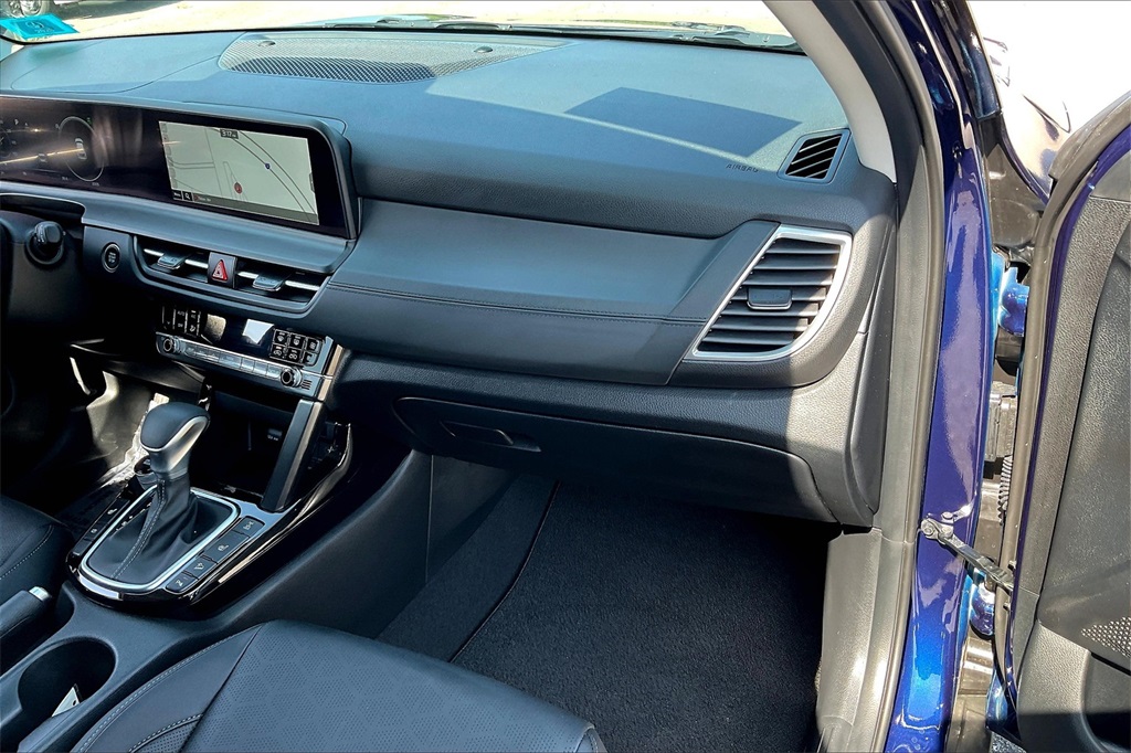 2025 Kia Seltos EX - Photo 12