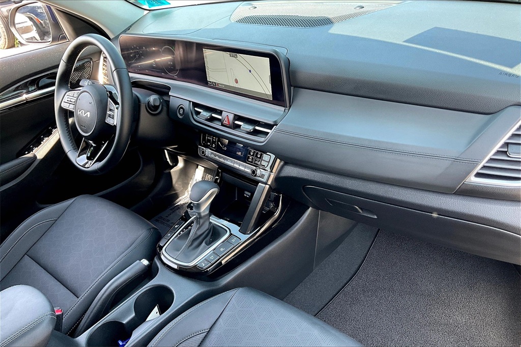 2025 Kia Seltos EX - Photo 13