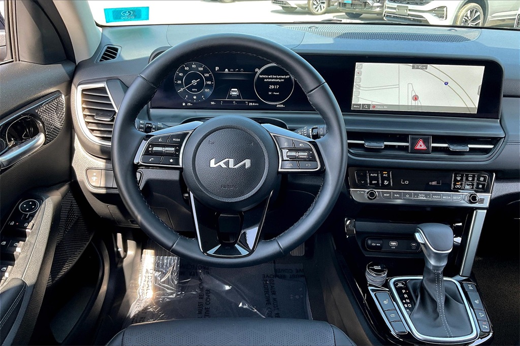 2025 Kia Seltos EX - Photo 16