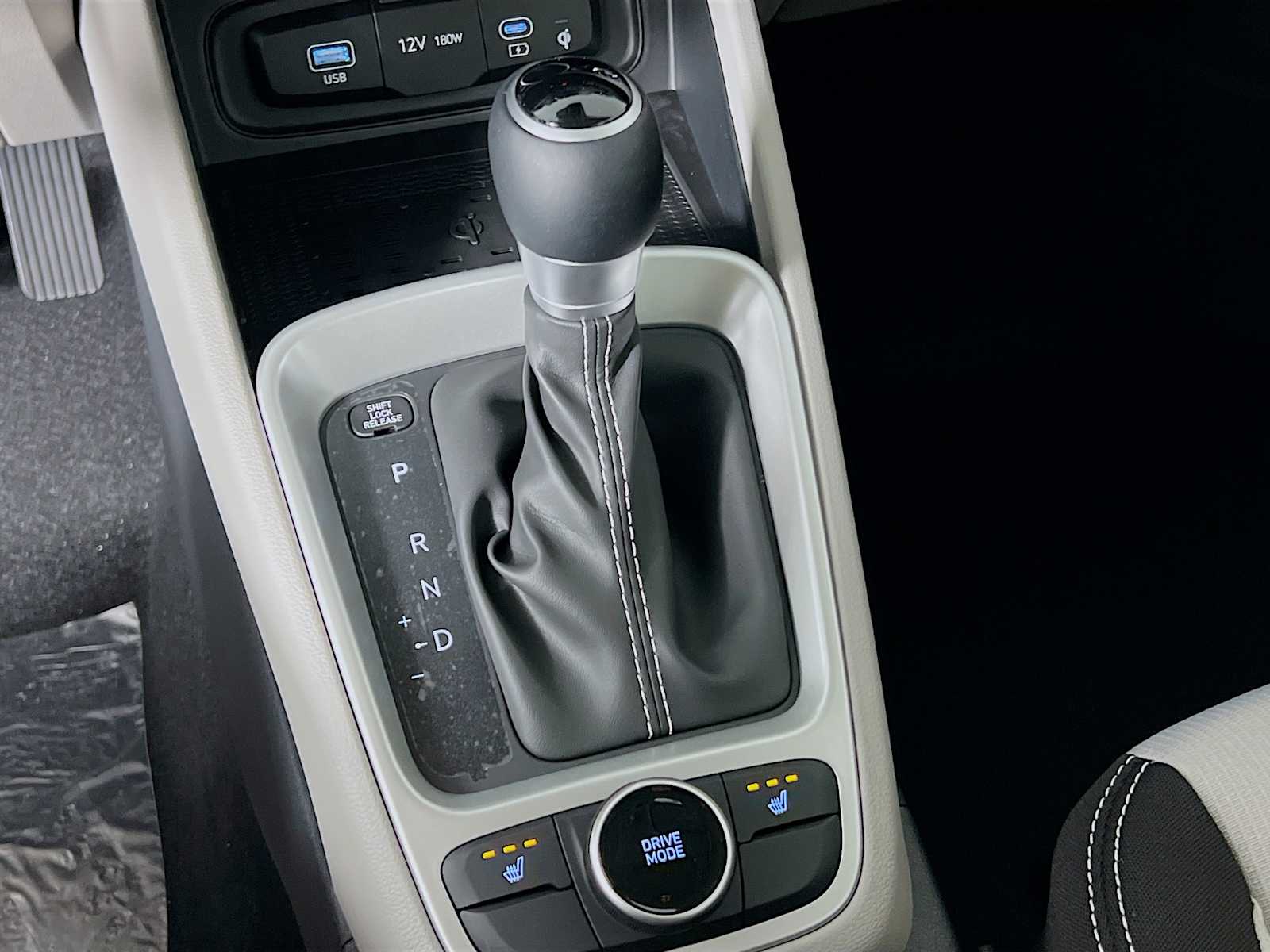 2026 Hyundai Venue SEL - Photo 11