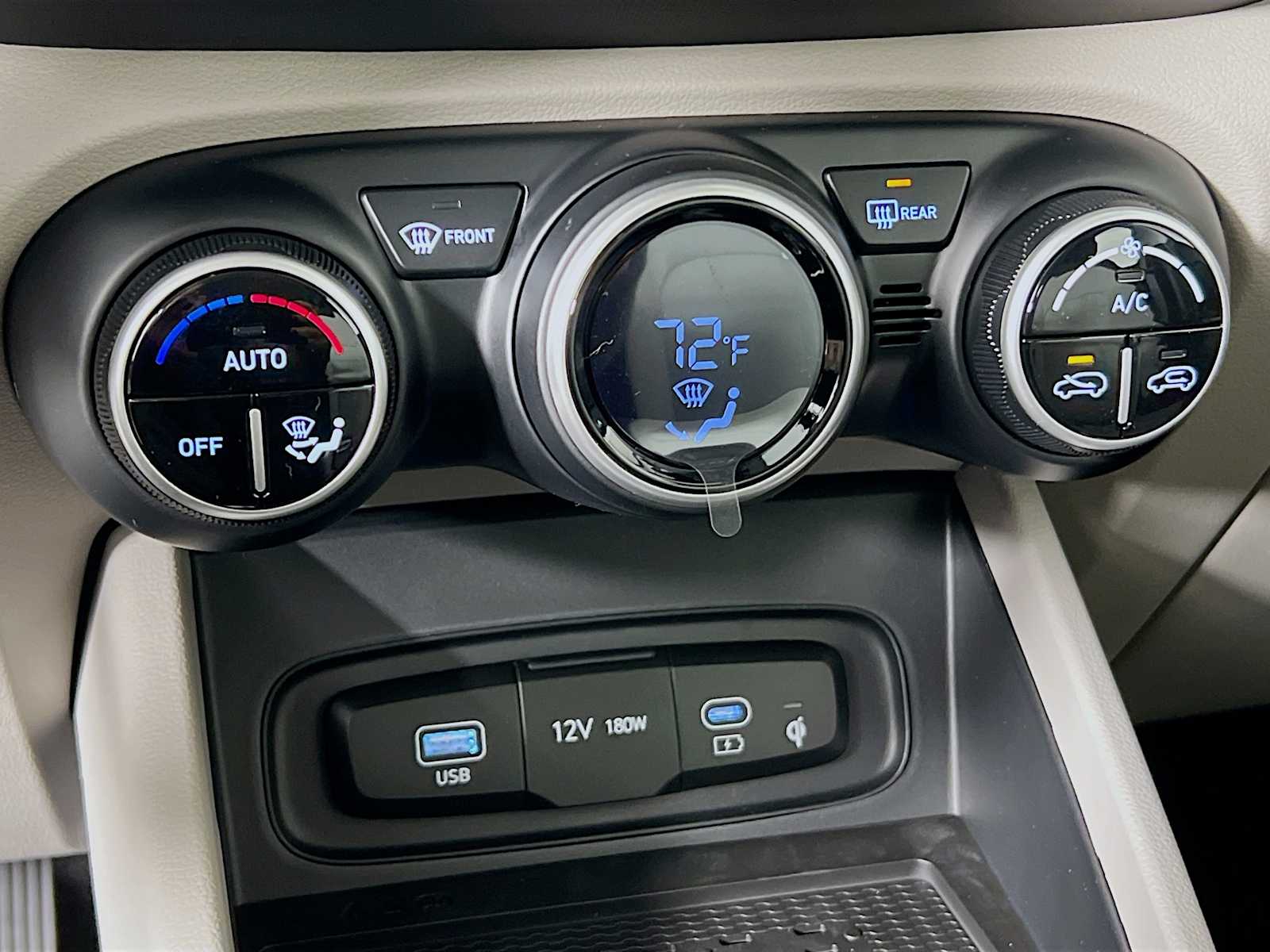 2026 Hyundai Venue SEL - Photo 10