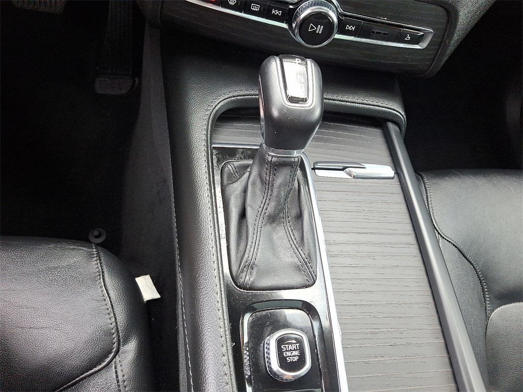 2020 Volvo XC90 T5 Momentum - Photo 17