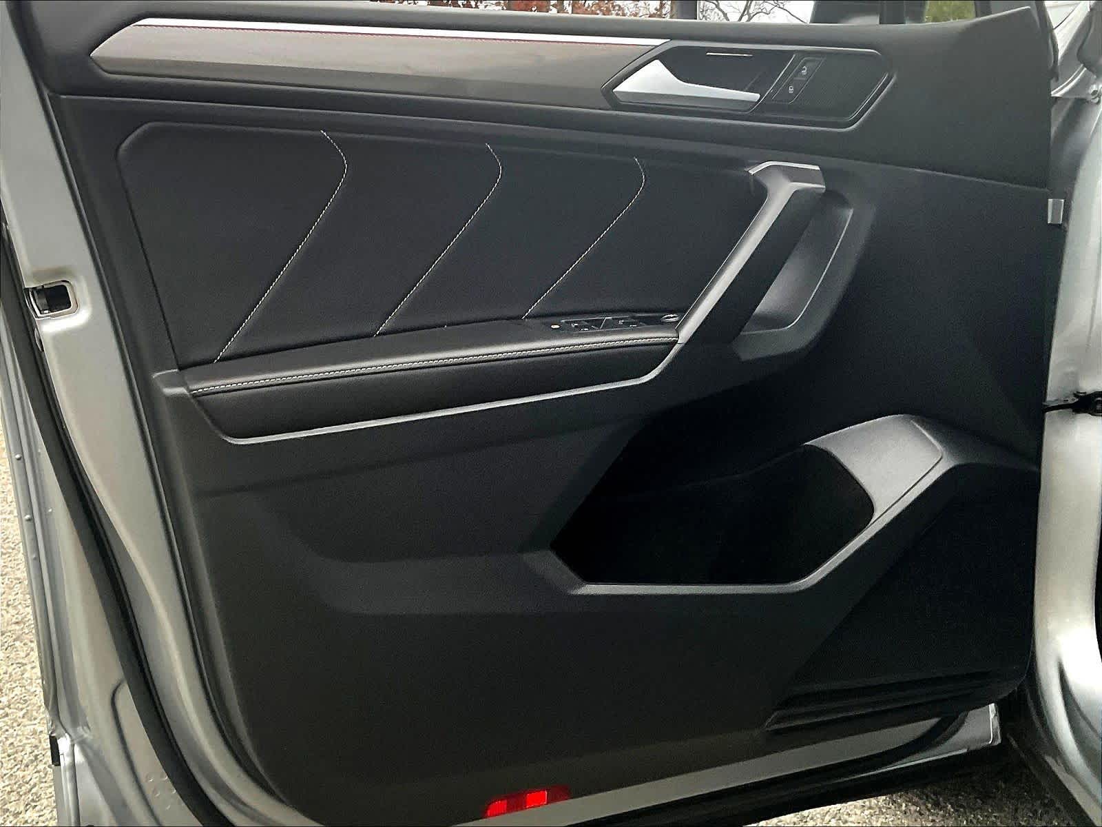 2023 Volkswagen Tiguan SE R-Line Black - Photo 9