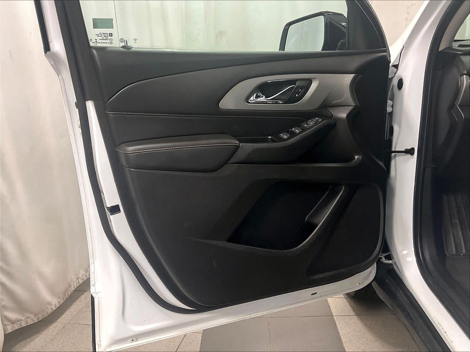 2020 Chevrolet Traverse LS - Photo 9