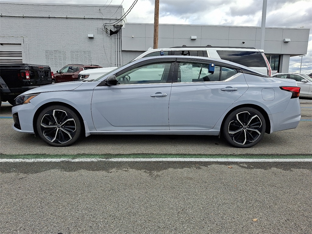 2023 Nissan Altima 2.5 SR - Photo 3