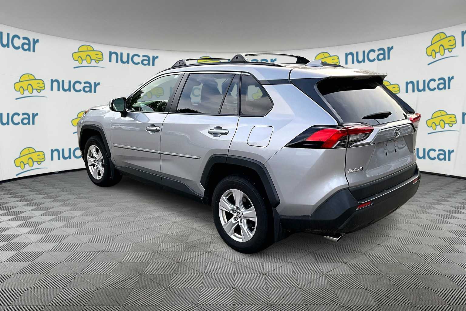 2019 Toyota RAV4 XLE - Photo 3