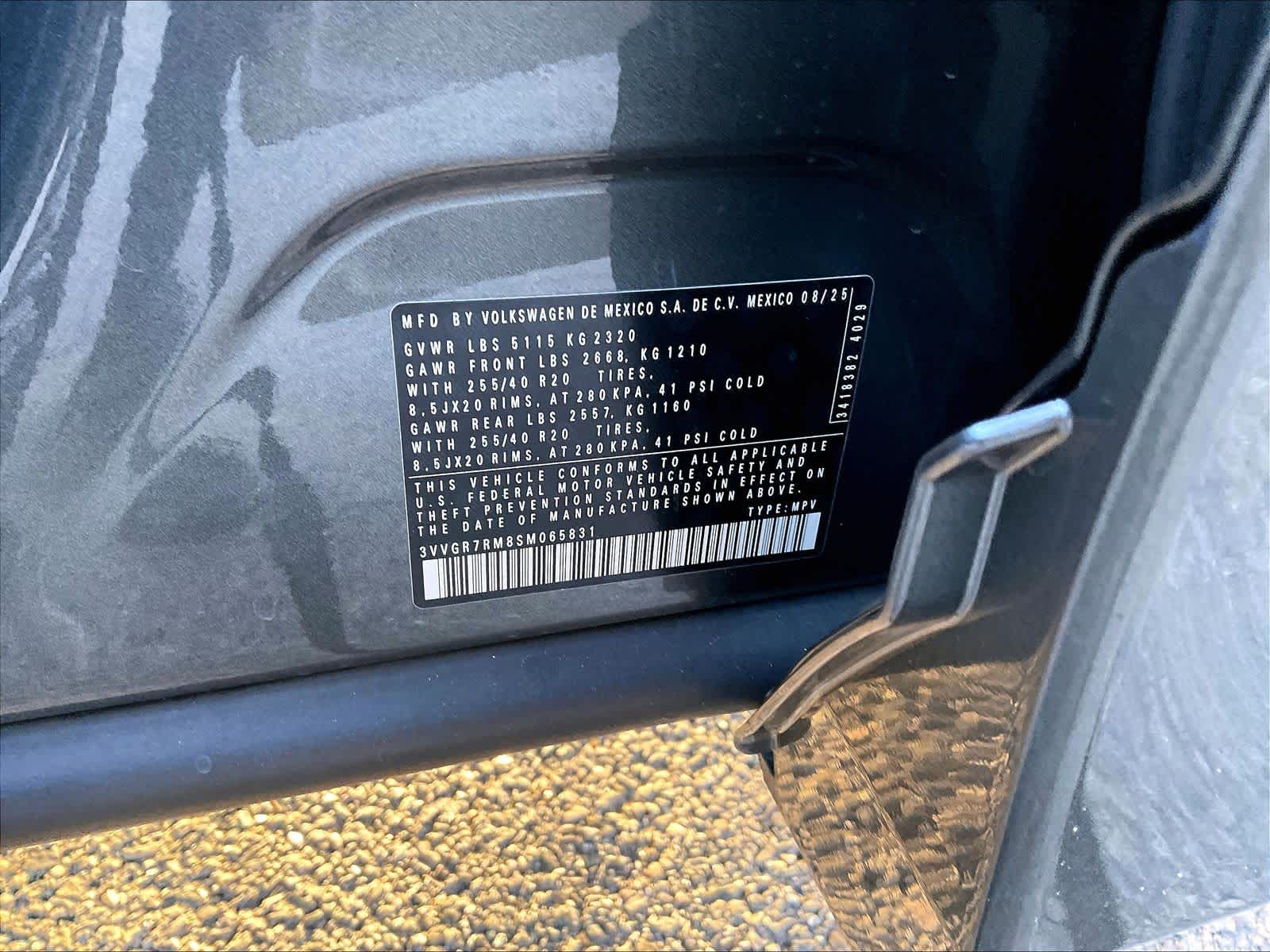 2025 Volkswagen Tiguan SE R-Line Black - Photo 17