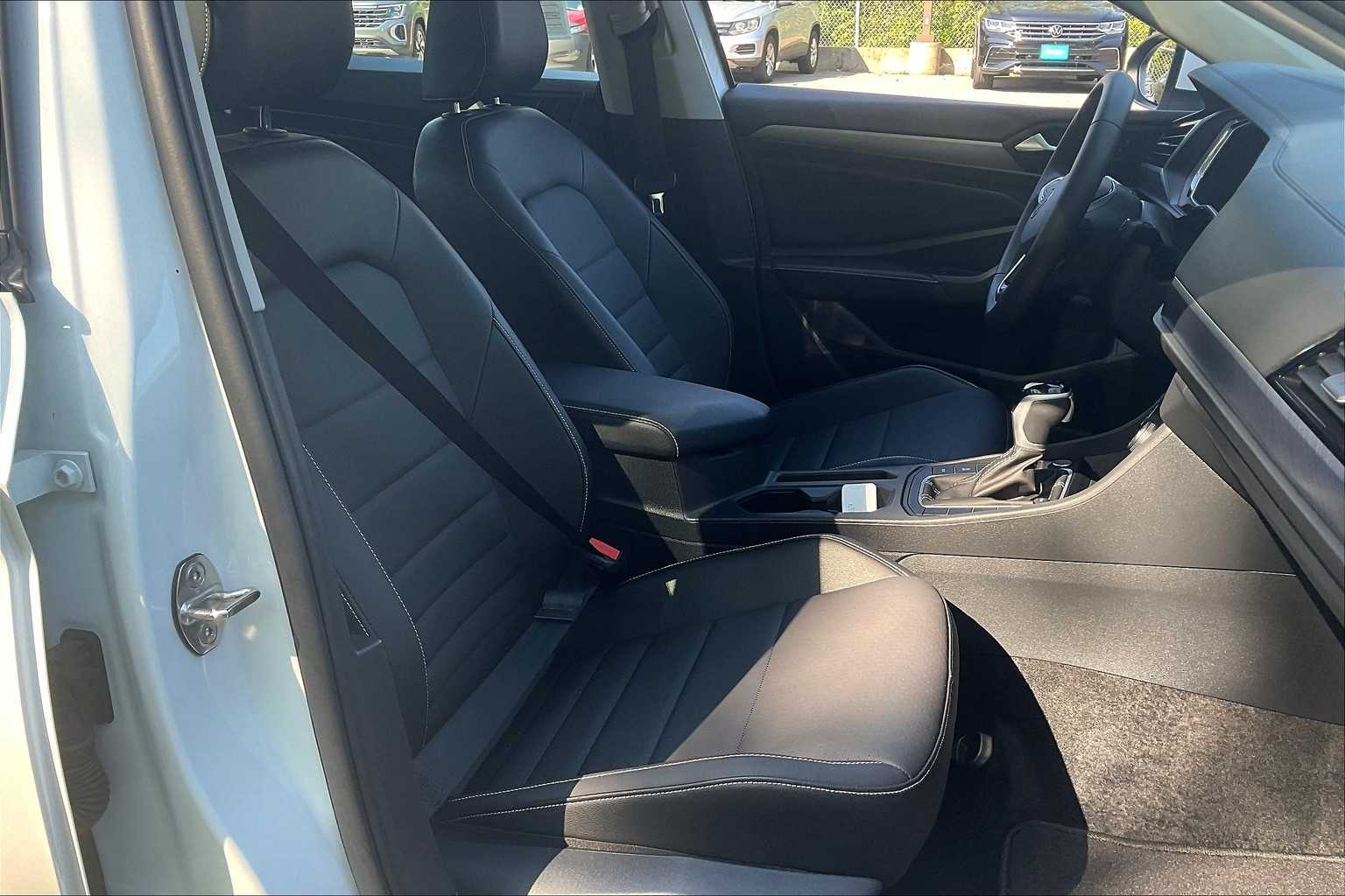 2024 Volkswagen Jetta SE - Photo 11