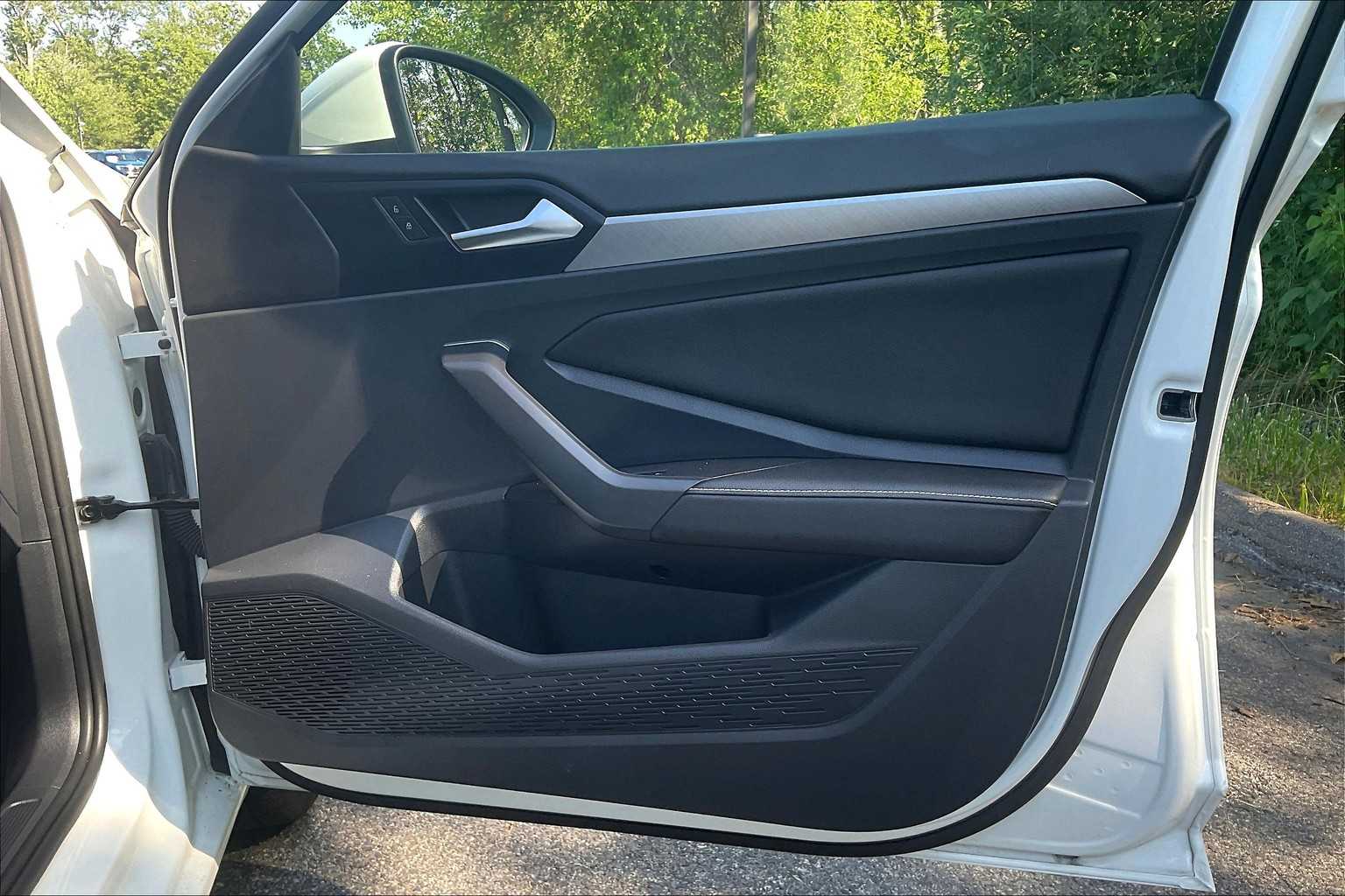 2024 Volkswagen Jetta SE - Photo 12